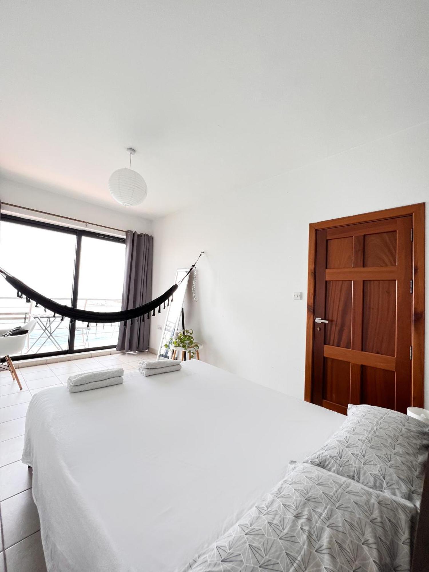 F8 1 Seaview Room, Living And Bathroom Shared , Stjulians San Julián Exterior foto