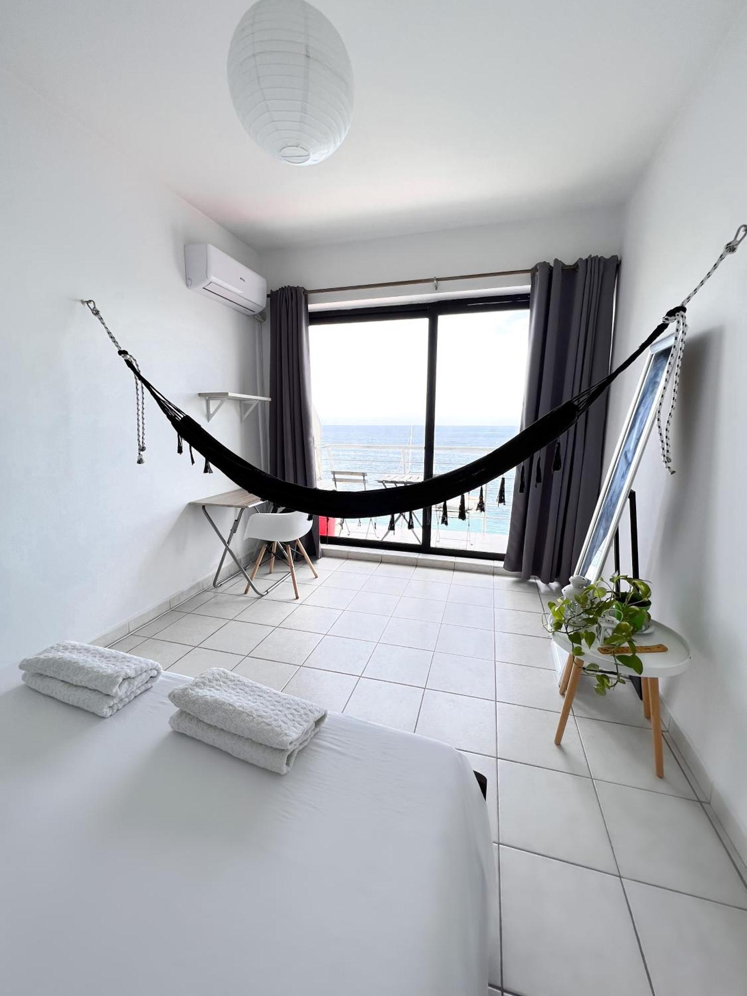 F8 1 Seaview Room, Living And Bathroom Shared , Stjulians San Julián Exterior foto